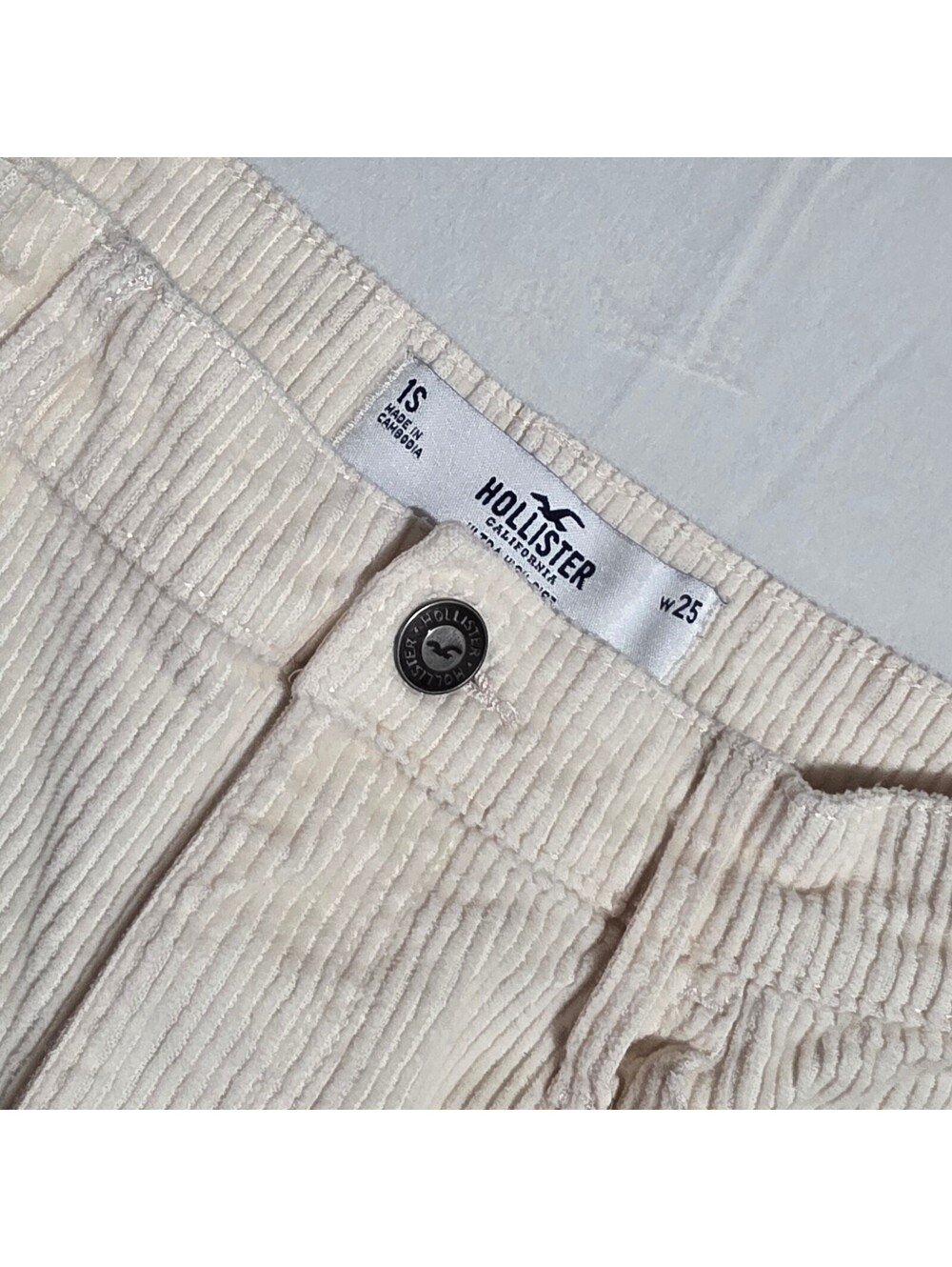 Hollister Ultra High-Rise Cream Corduroy Pants Size 25 or 1S
